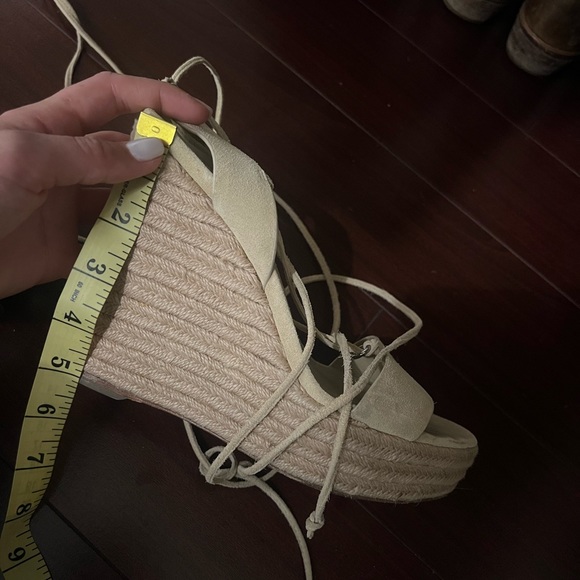 Michael Kors Collection Wedge , tie up ankle - Picture 3 of 3